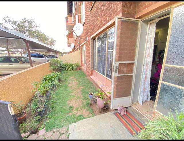 2 BEDROOM APARTMENT FOR SALE IN WITPOORTJIE